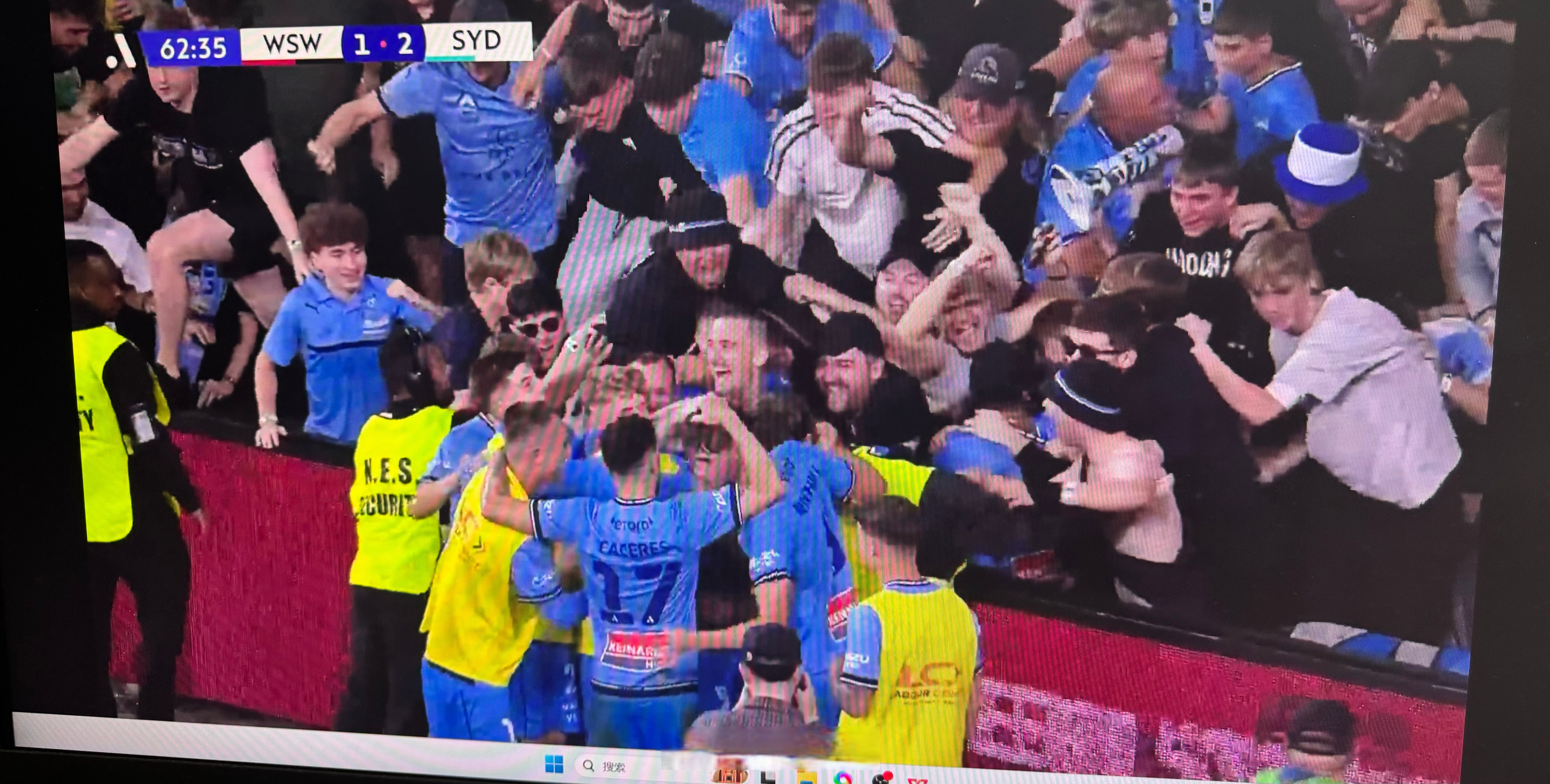 九游娱乐网站-比赛胜负对球员展现影响，观众热情高涨