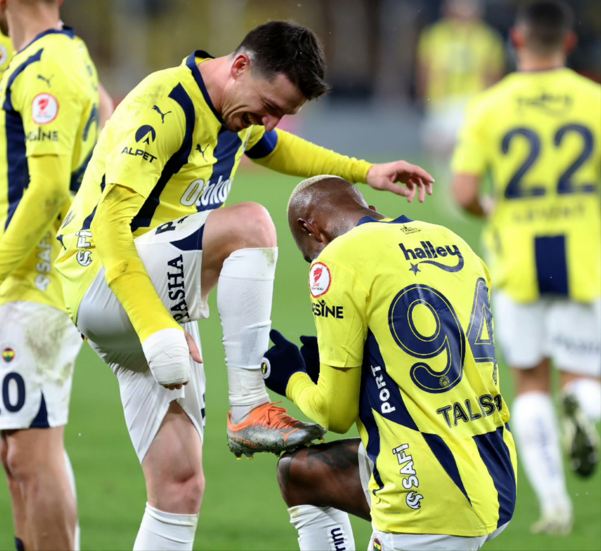 一支球队通过一场胜利向联赛冠军发起冲击 一支球队通过一场胜利向联赛冠军发起冲击