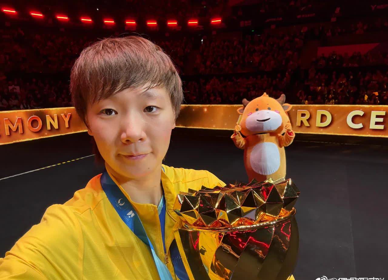 亚洲杯篮球赛落幕,冠军喜获奖杯 亚洲杯篮球赛落幕,冠军喜获奖杯