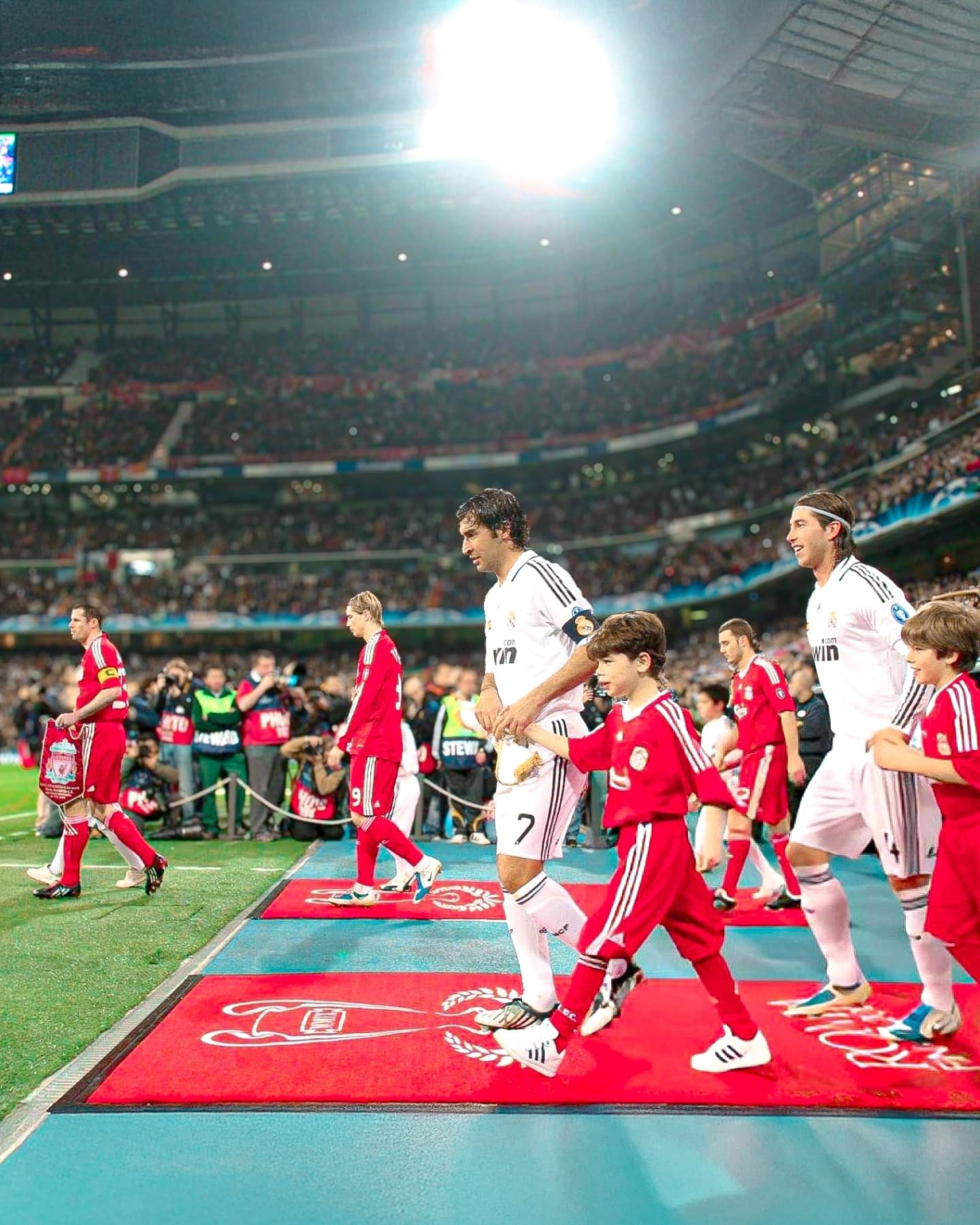 外国足球选拔队员参与国际联赛