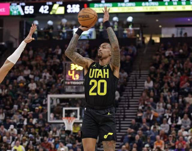 快船客场大胜爵士，结束低迷