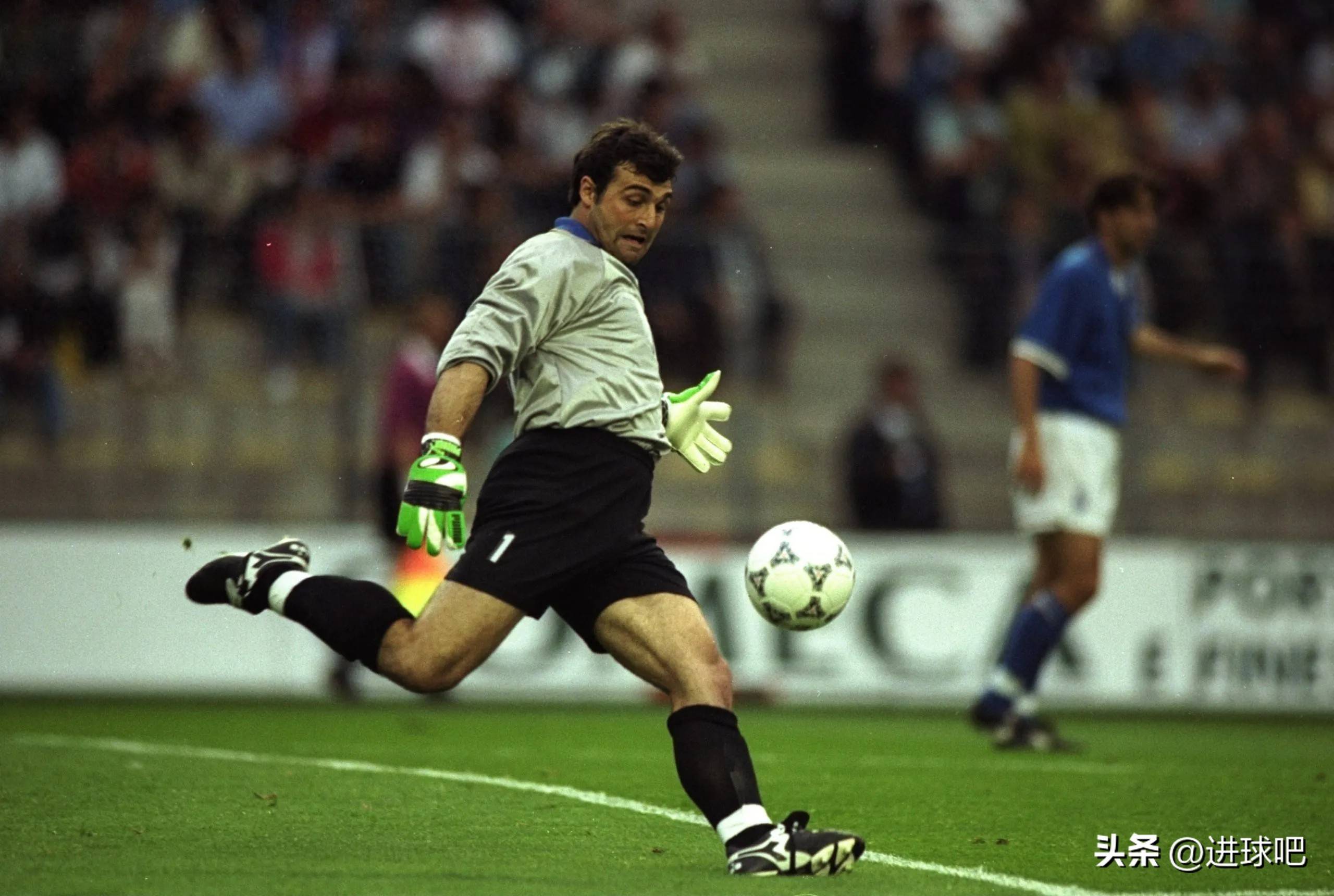 关于意大利队主帅新战术：欧预赛首战战术大变的信息