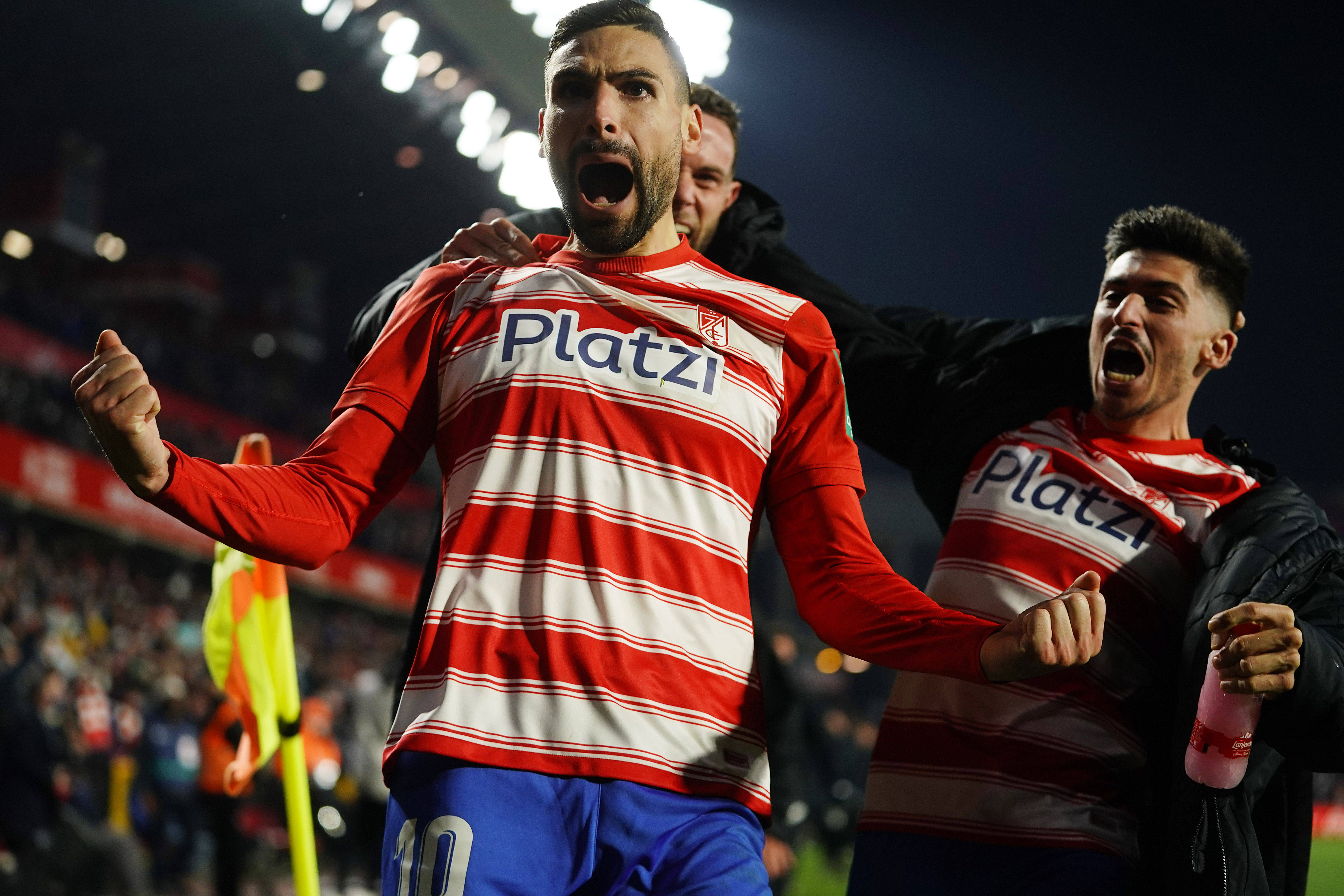 关于格兰纳达客场逼平，保持不败的信息