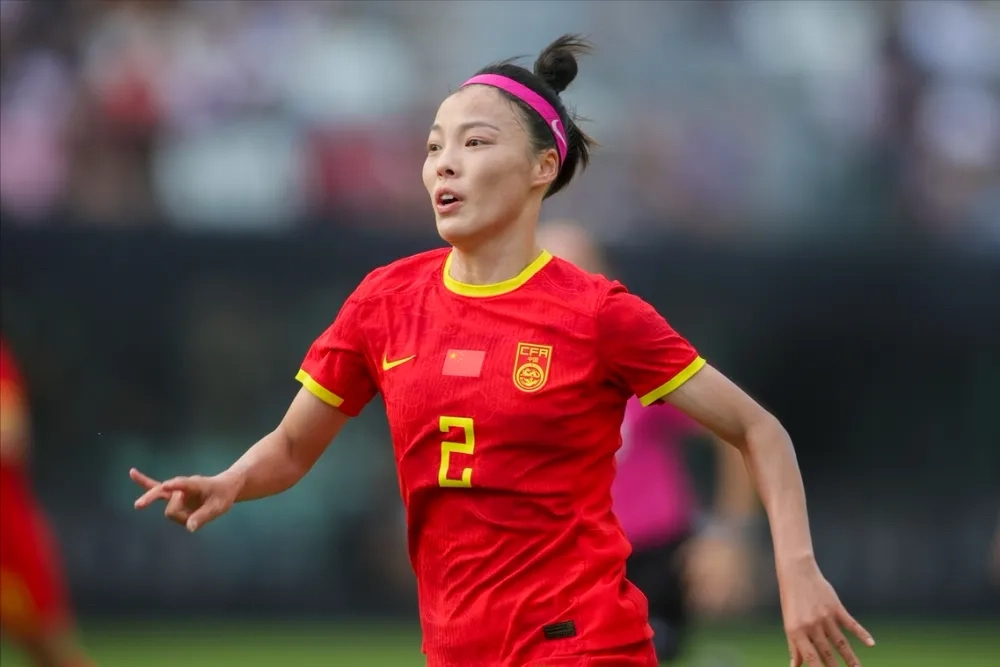 包含西安女足驰骋沙场!铁血脚踢跻身顶级的词条