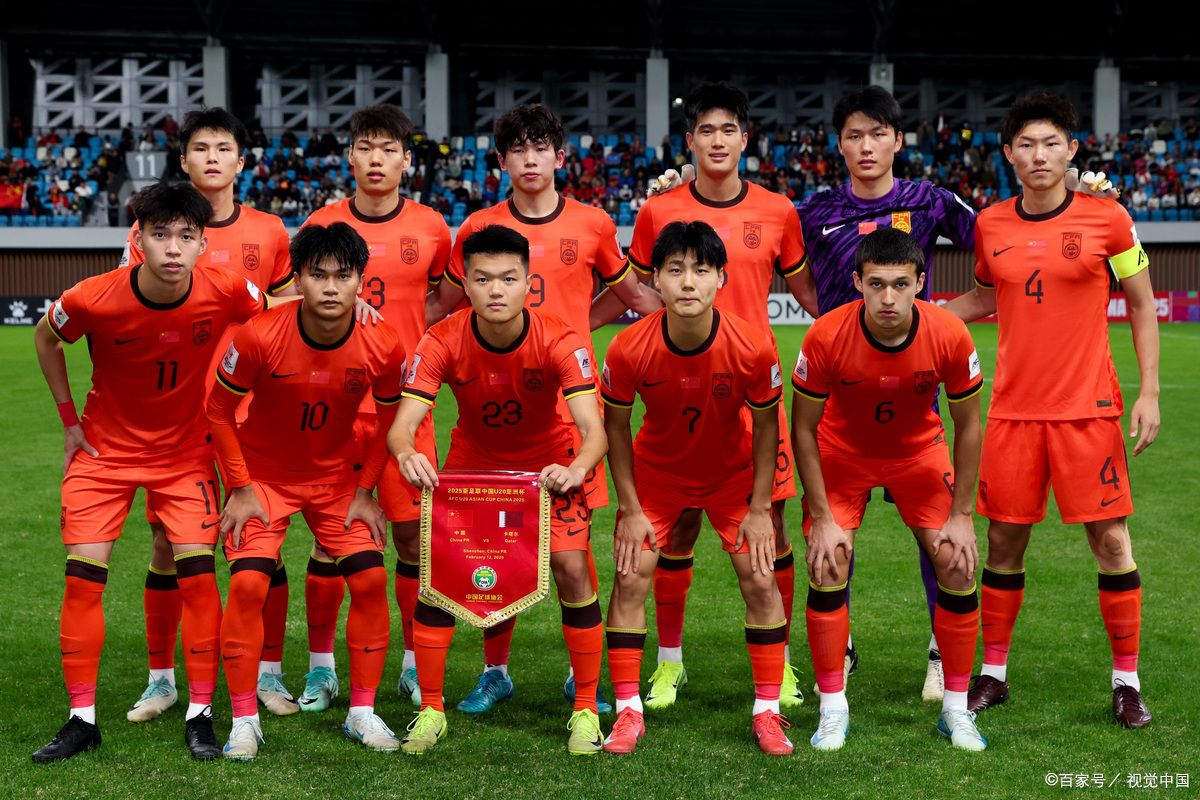 对手不容小觑,球员们在场上拼尽全力 对手不容小觑,球员们在场上拼尽全力