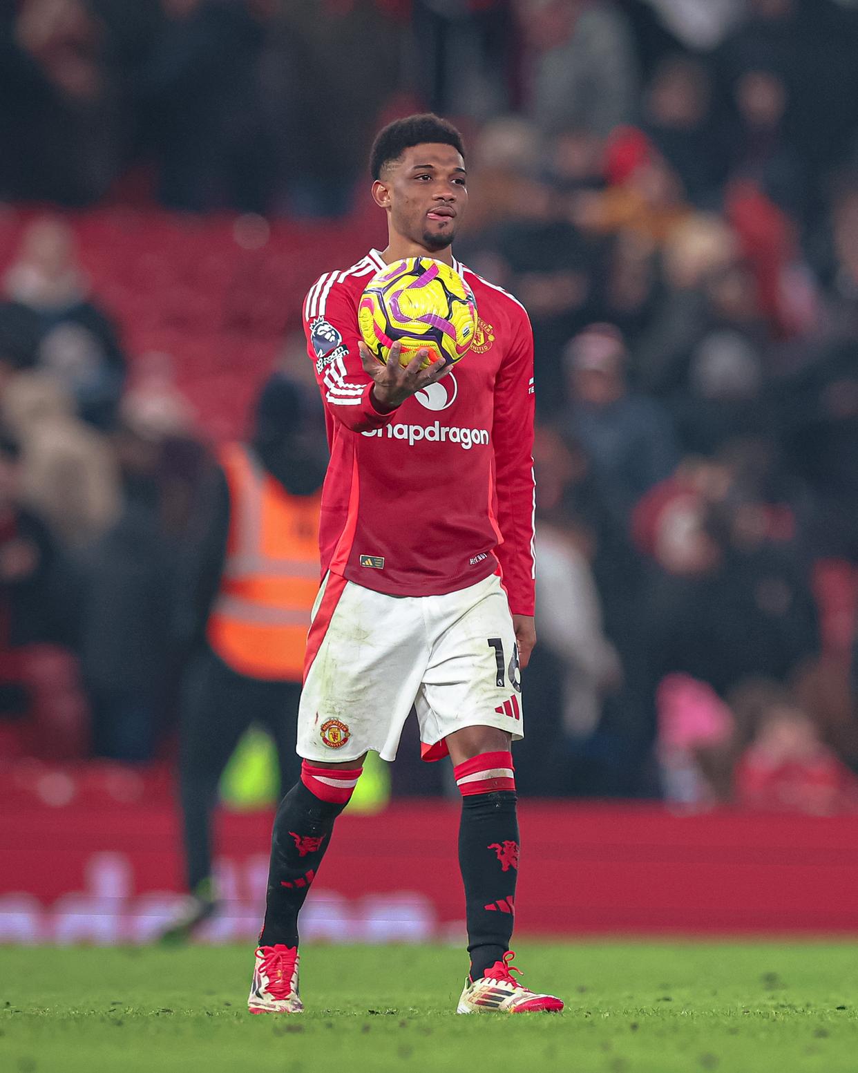 曼联老将回归赛场,表现抢眼 曼联老将回归赛场,表现抢眼