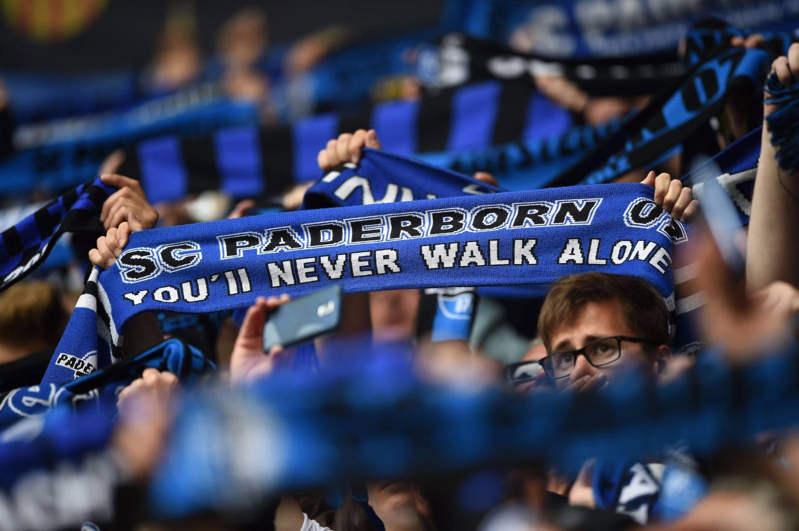 包含沙尔克遭遇客场溃败,球队疲于应付的词条 包含沙尔克遭遇客场溃败,球队疲于应付的词条