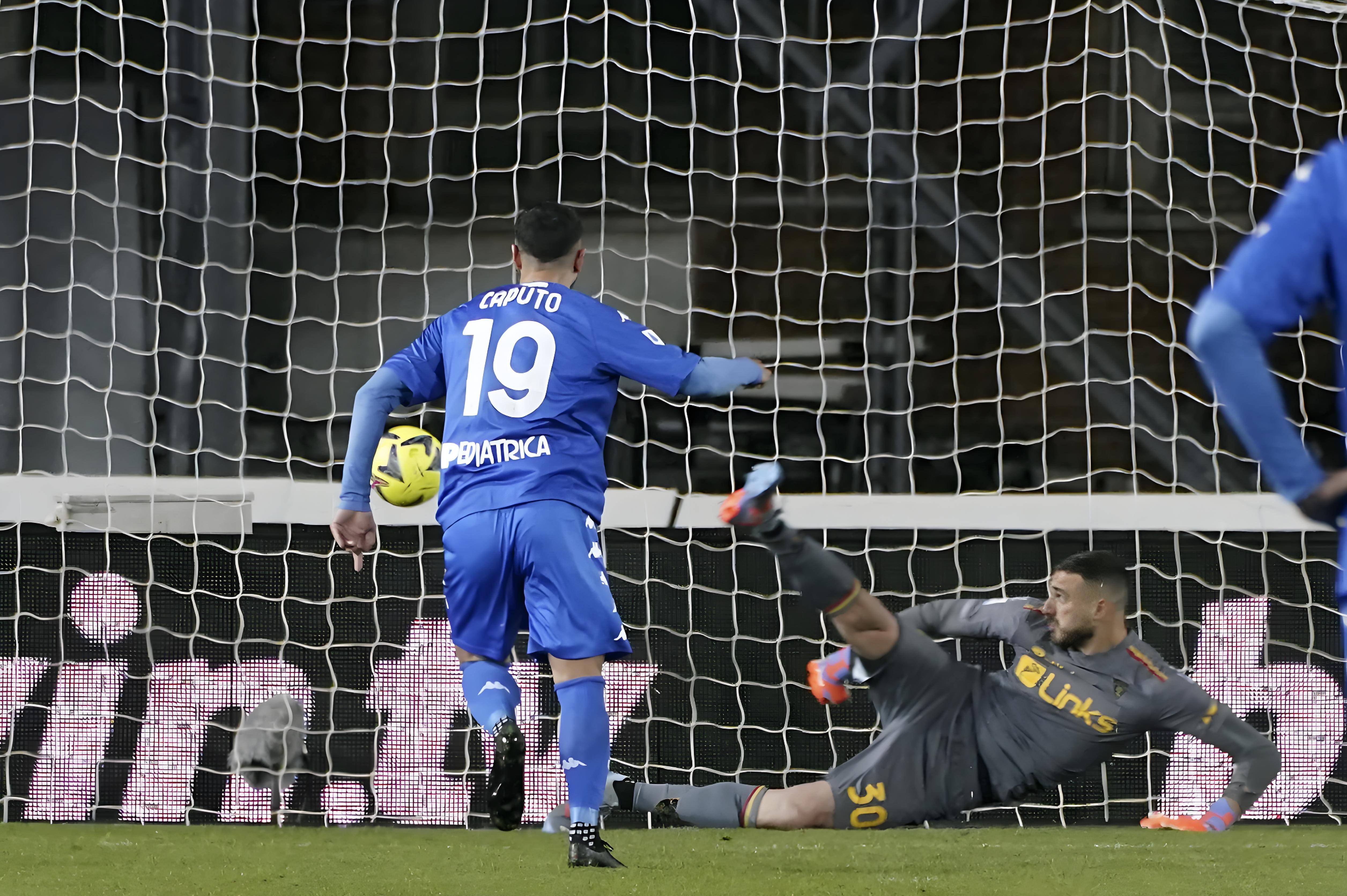 那不勒斯客场不敌对手,表现低迷积分领先优势危急 那不勒斯客场不敌对手,表现低迷积分领先优势危急
