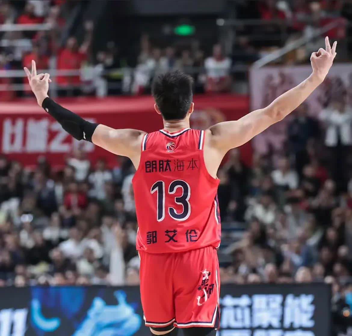 篮网控卫返场复出，球队期待其发挥