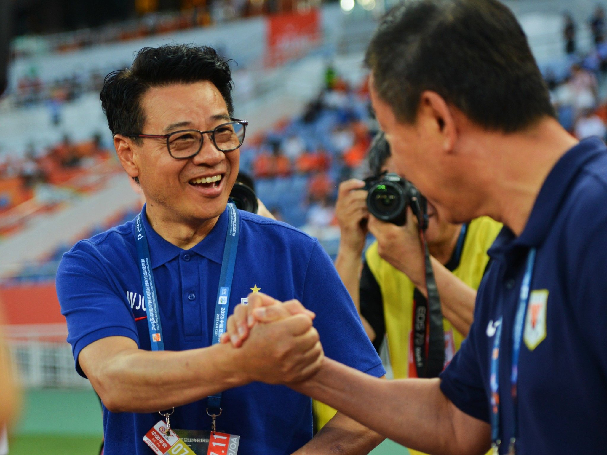 球队主帅家庭喜迎新生，带来好运气