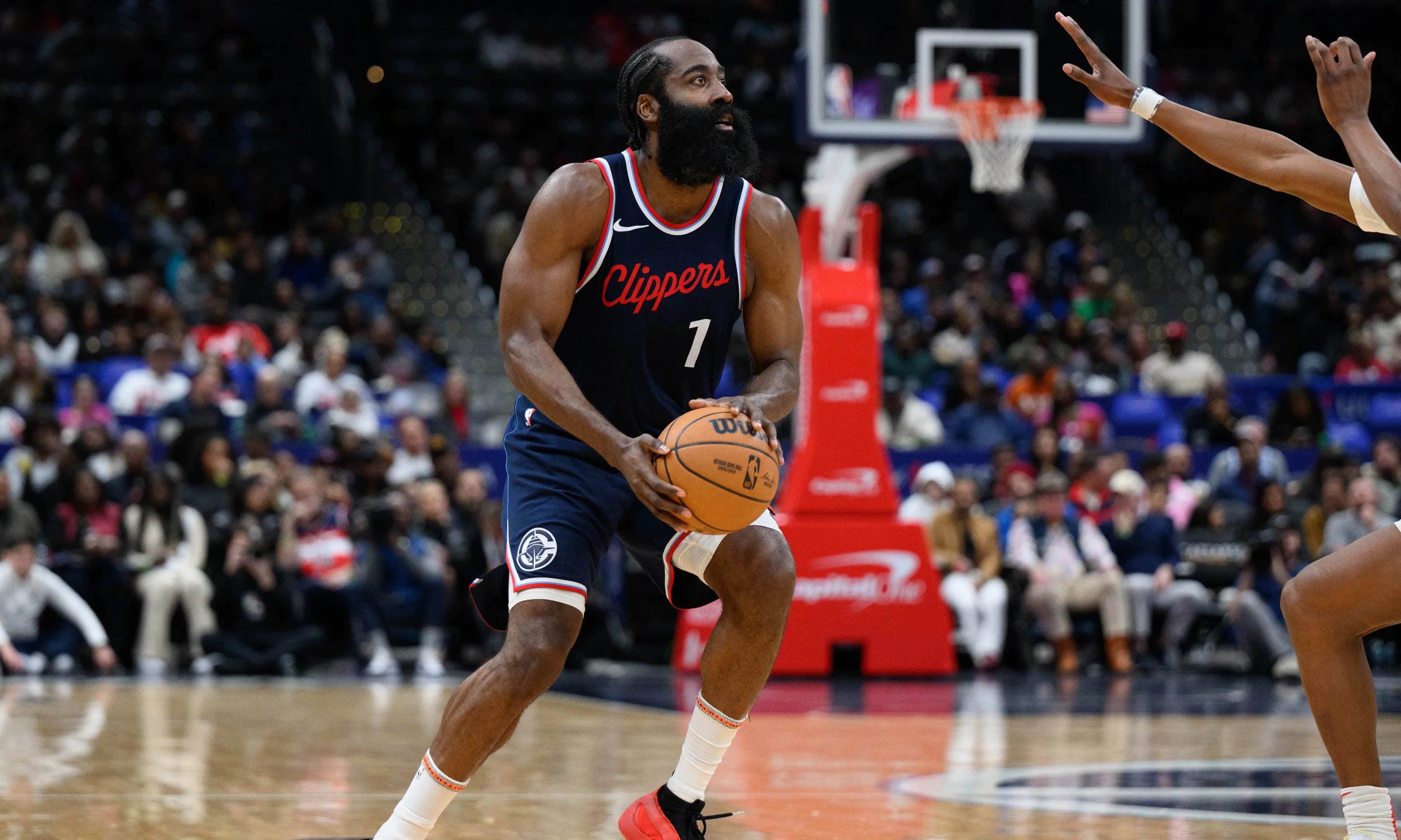 火箭得分能力强劲，哈登对决库里