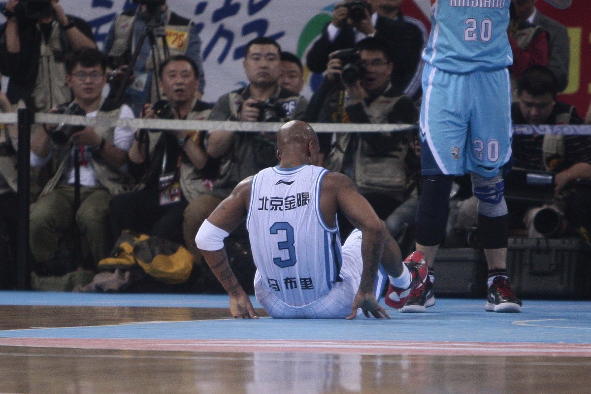 步行者队员齐齐发威,掀翻对手 步行者队员齐齐发威,掀翻对手