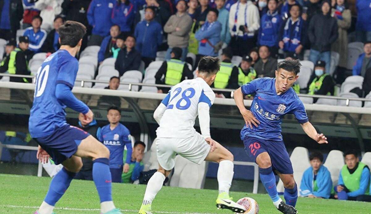 劳瑞亚诺客场获胜，笑傲积分榜