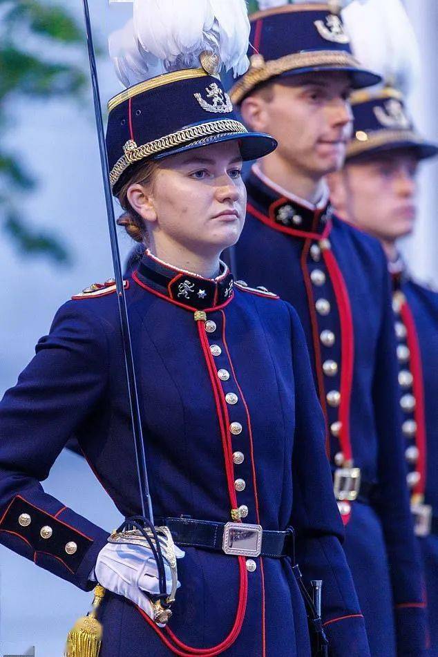 包含比利时迎战丹麦，赛场上掀起波澜的词条