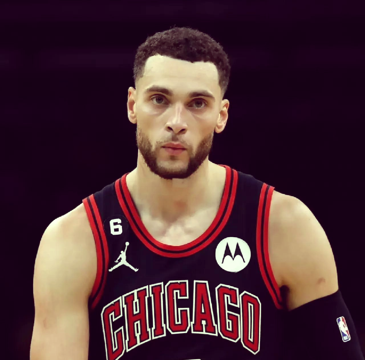 包含公牛遭遇惨败，拉文表现低迷影响全队的词条