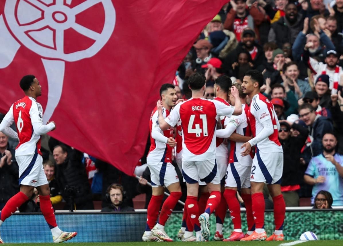 阿森纳青训新星杨梅登陆英超，助球队逆转战绩