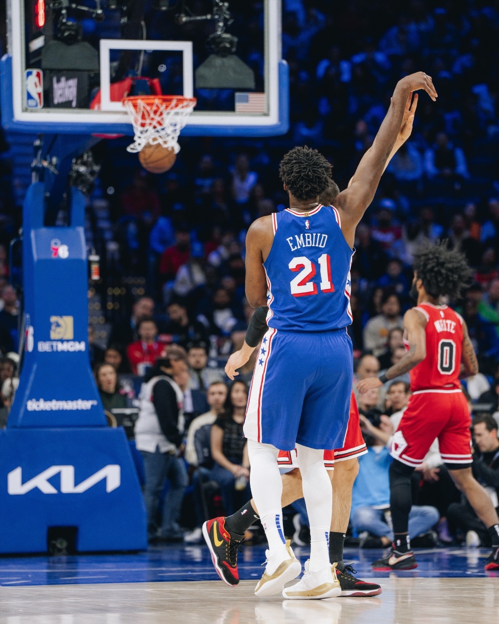 公牛主场击败76人,取得七连胜 公牛主场击败76人,取得七连胜