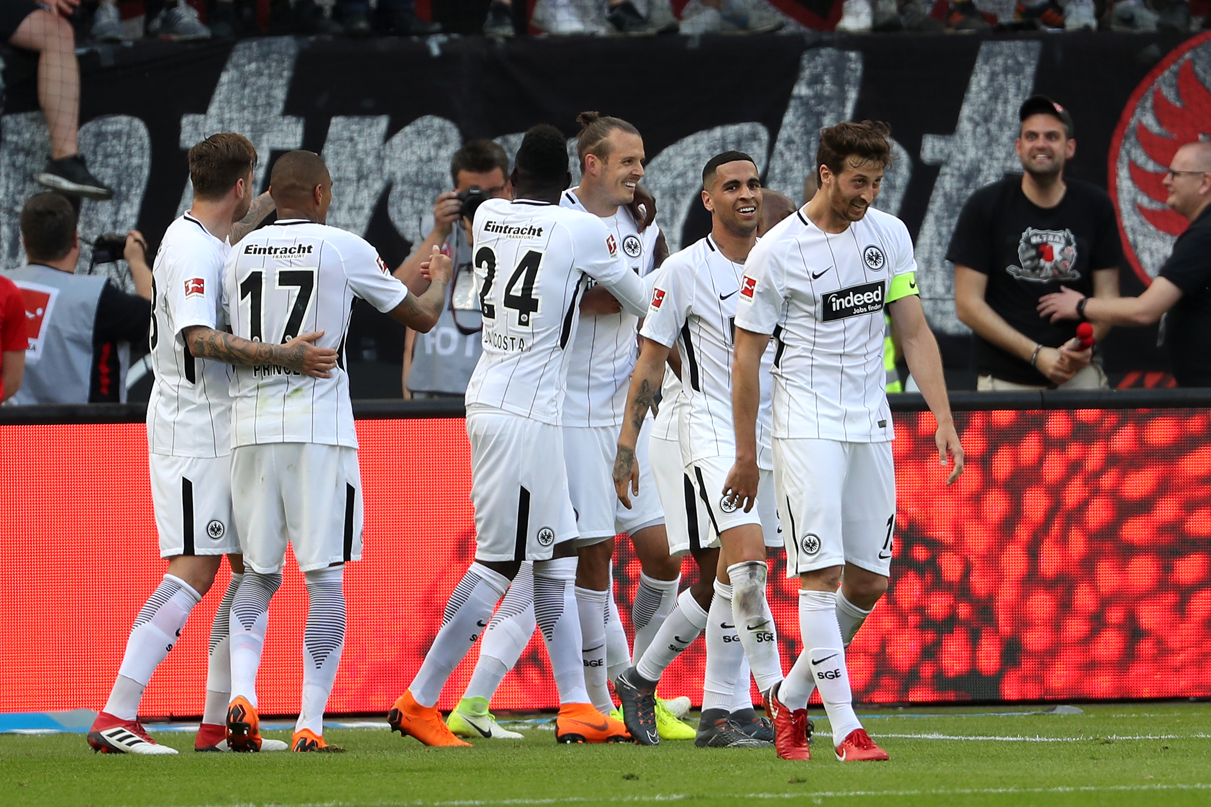 汉堡主场险胜法兰克福,豪取三分 汉堡主场险胜法兰克福,豪取三分