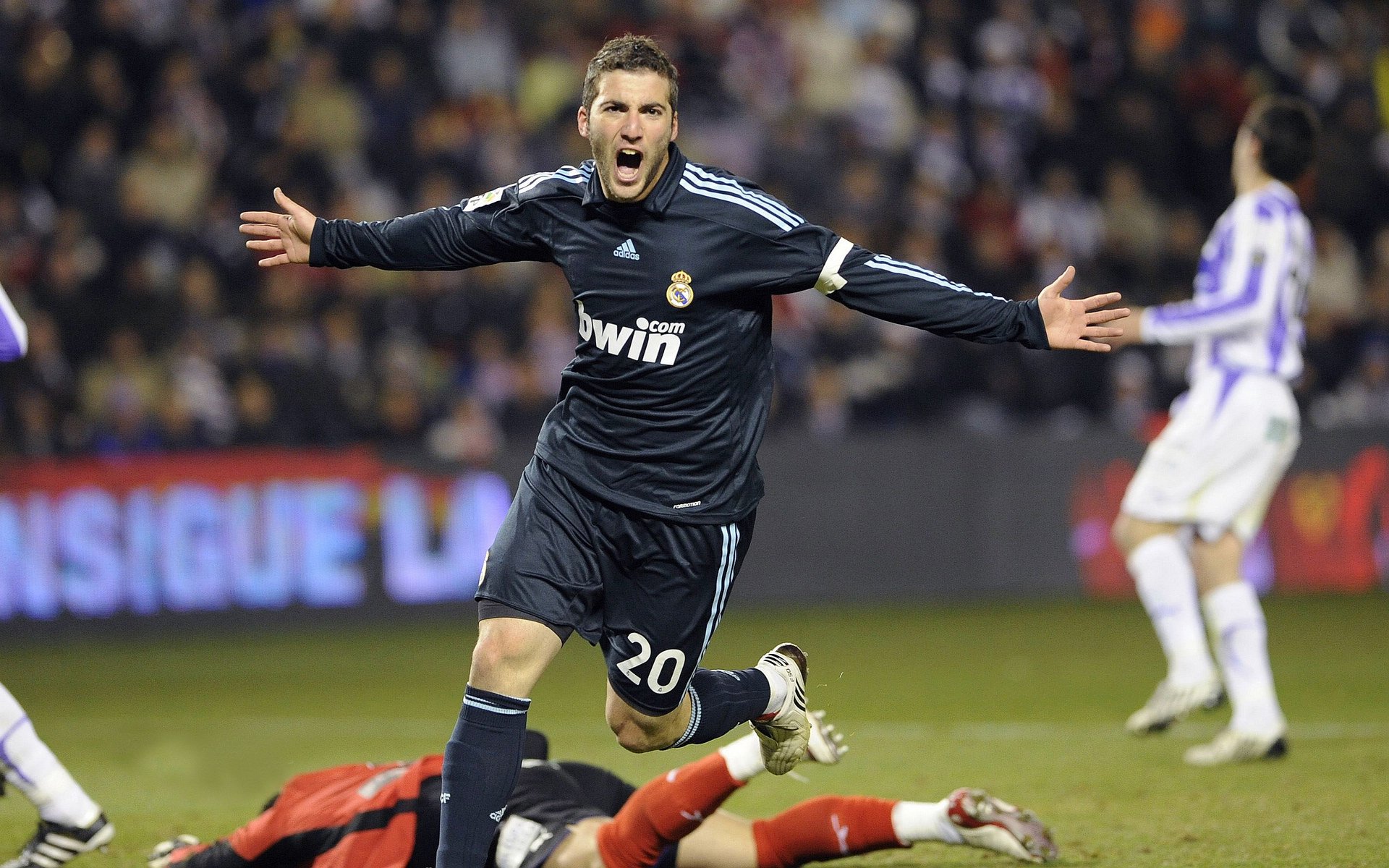 银箭战车客场狂飙，霍肯博格的霍根海姆一役，如德国战车轻取马德里竞技